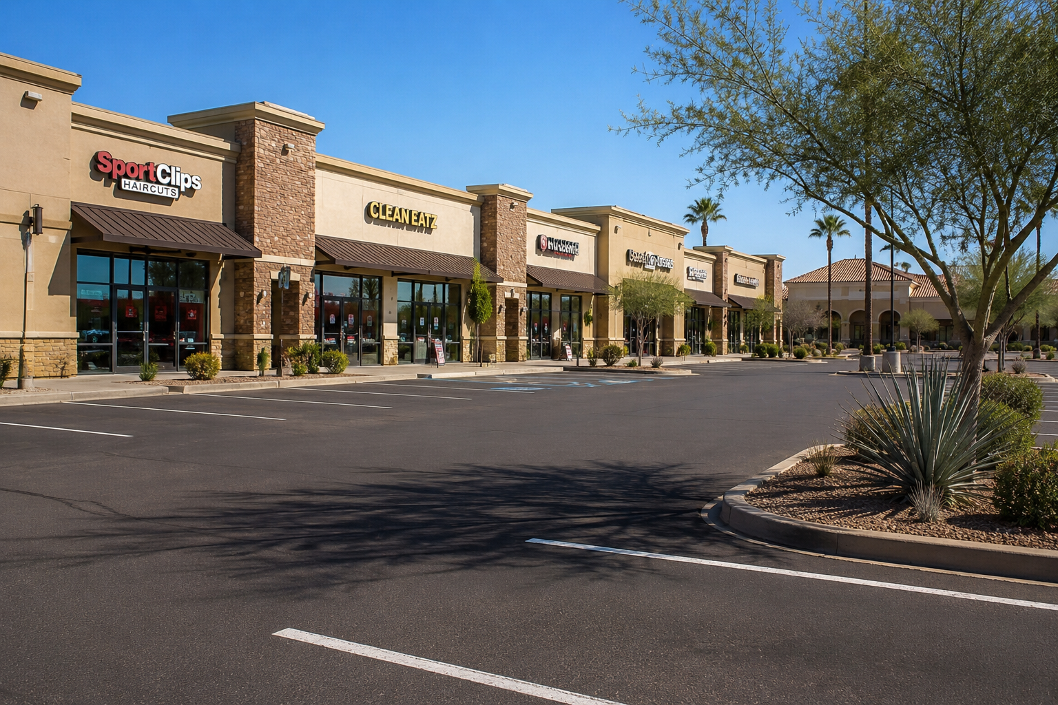 Strip mall parking lot litter cleanup service — Metro Lot Care